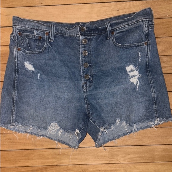 Women's Distressed Gap denim shorts - Picture 1 of 4